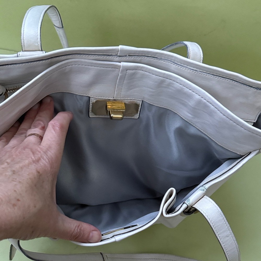 Vintage White Coach Hampton Leather Super Large Tote Bag with Torn Lock - Picture 7 of 16